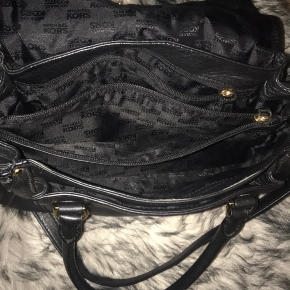 Michael Kors Crossbody purse - Picture 5 of 8